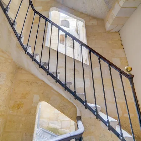 Lägenhet Charming Hypercentre