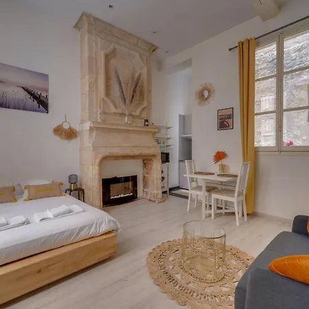 Charming Hypercentre *