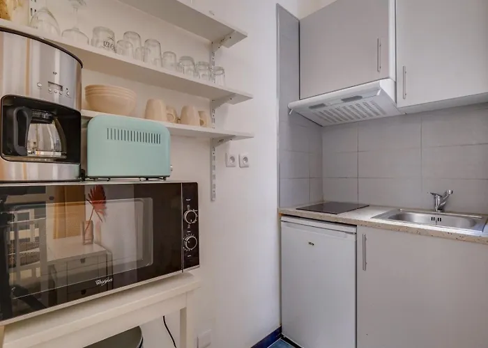 Charming Hypercentre