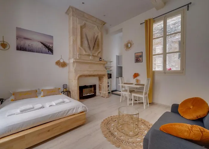 Charming Hypercentre *